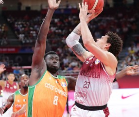 爱游戏下载app -关于犹他爵士训练开放日，今晚远射贴柱引欢呼，NBA总决赛在即，更衣室氛围转暖的信息