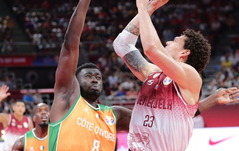 爱游戏下载app -关于犹他爵士训练开放日，今晚远射贴柱引欢呼，NBA总决赛在即，更衣室氛围转暖的信息