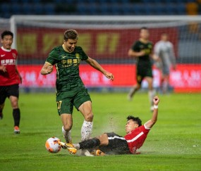 爱游戏下载中心 -UFC大奖赛，岭南闪电队与钱塘玄武队绝杀，VAR改判成焦点！定位球制造杀机(UFC史上公认的最强是谁)