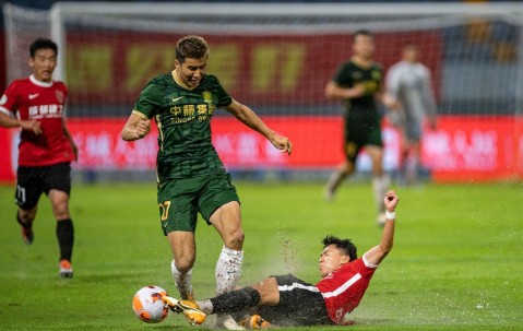 爱游戏下载中心 -UFC大奖赛，岭南闪电队与钱塘玄武队绝杀，VAR改判成焦点！定位球制造杀机(UFC史上公认的最强是谁)