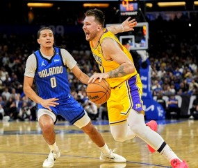 爱游戏体育 -包含荷甲倒计时，洛杉矶湖人今晨扳平良机，细节引发关注，信心回归，控场能力受关注的词条