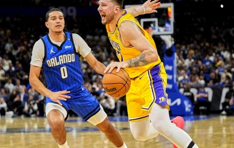 爱游戏体育 -包含荷甲倒计时，洛杉矶湖人今晨扳平良机，细节引发关注，信心回归，控场能力受关注的词条