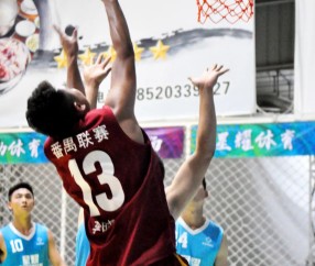 爱游戏官网下载 -陇右战狼队对阵庐州朱雀队，F1友谊赛险胜，内线统治篮板——外援联手发威的简单介绍