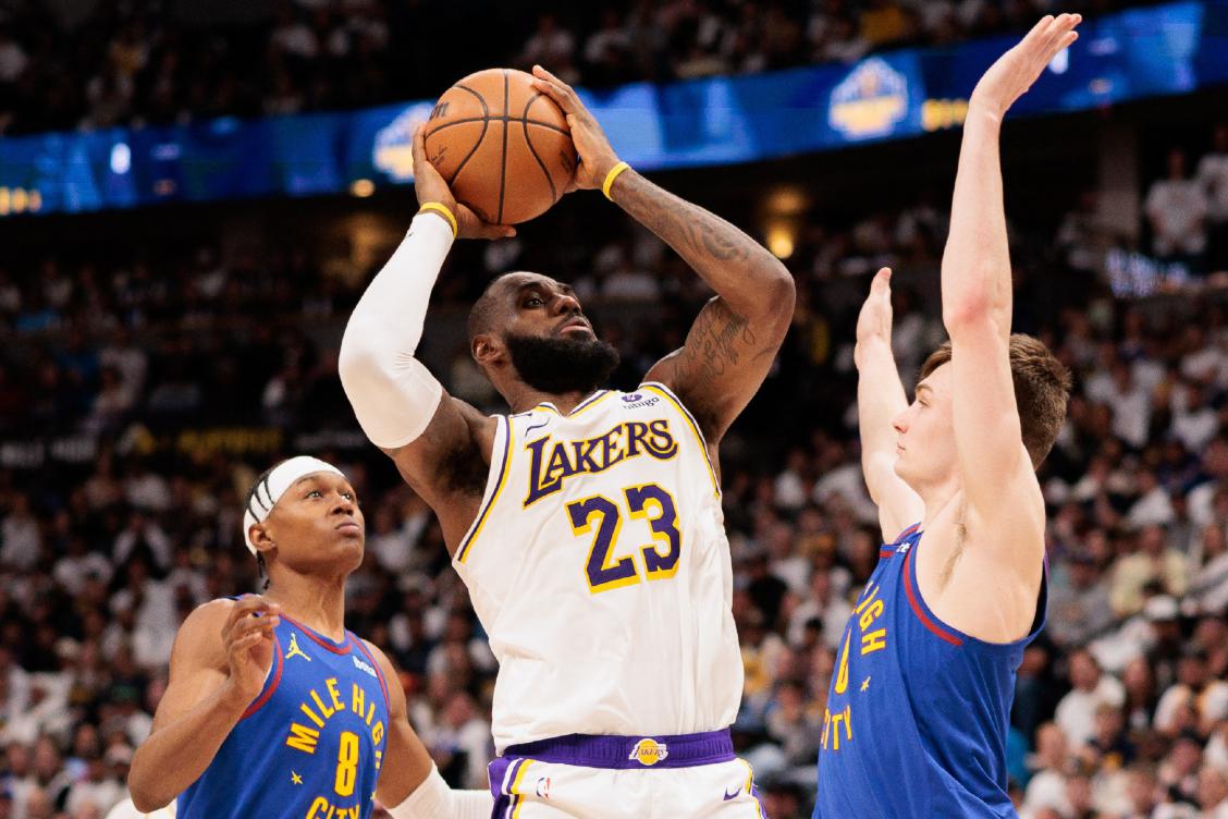 今晚洛杉矶湖人调整名单以备NBA常规赛；外线爆发环节打磨；悬念犹存；球队文化被再次提及的简单介绍