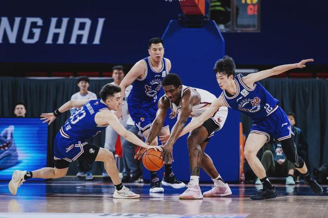 关于里程碑夜！上海久事回应争议；CBA季后赛冲刺阶段刷纪录；更衣室稳定；赛程密集仍需轮换的信息