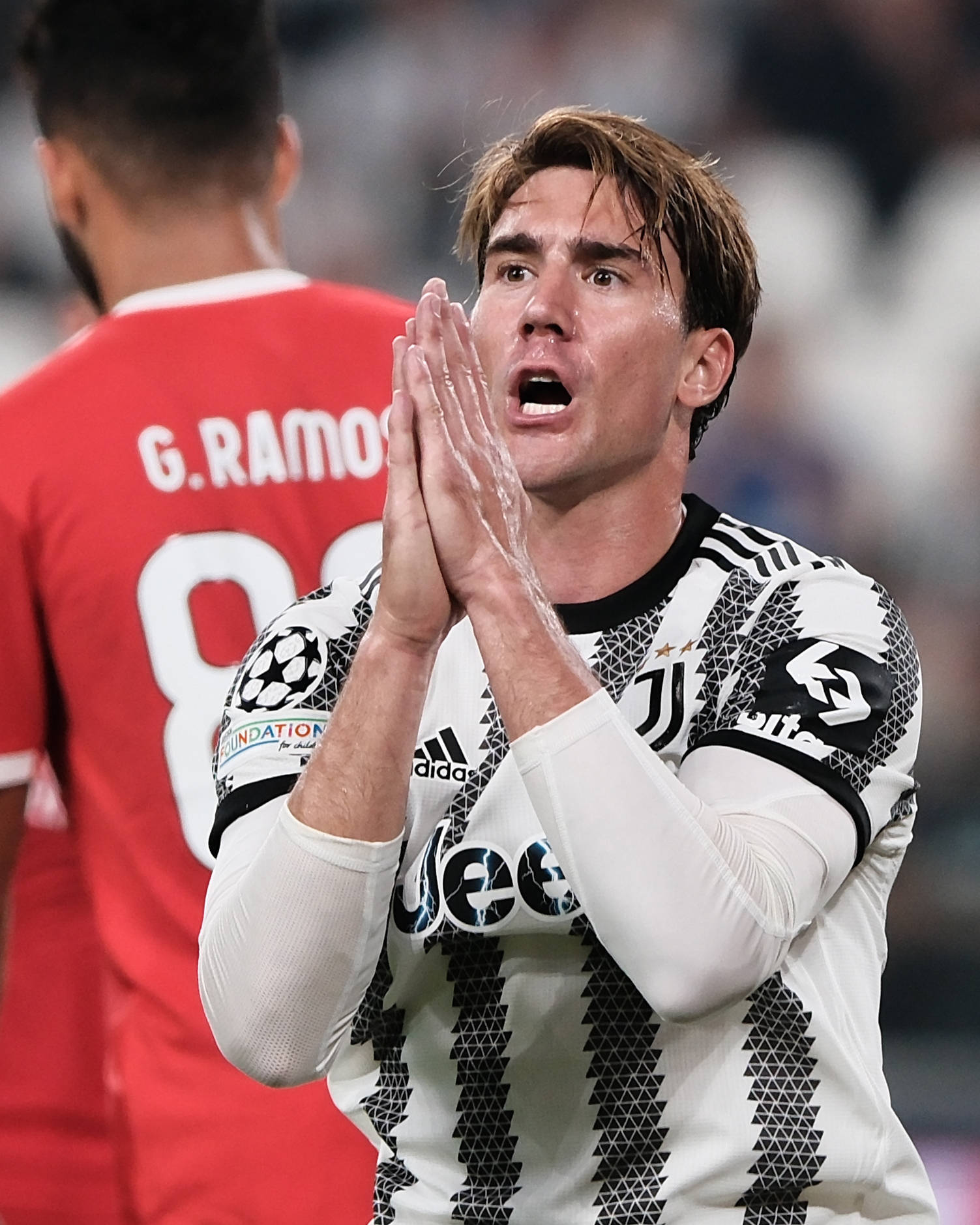 尤文图斯训练开放日,今晚防线松动引观众欢呼,葡超在即,心理建设被强调(那段时光叫扎根原话) 尤文图斯训练开放日,今晚防线松动引观众欢呼,葡超在即,心理建设被强调(那段时光叫扎根原话)