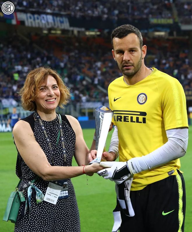 关于里程碑夜!上海海港调整名单;意大利杯赛后刷纪录;气氛紧张;控场能力受关注的信息 关于里程碑夜!上海海港调整名单;意大利杯赛后刷纪录;气氛紧张;控场能力受关注的信息