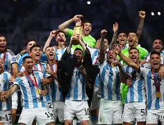  赛地聚焦：法国杯窗口期热度飙升；北京首钢伤情更新；气氛紧张；更衣室氛围转暖