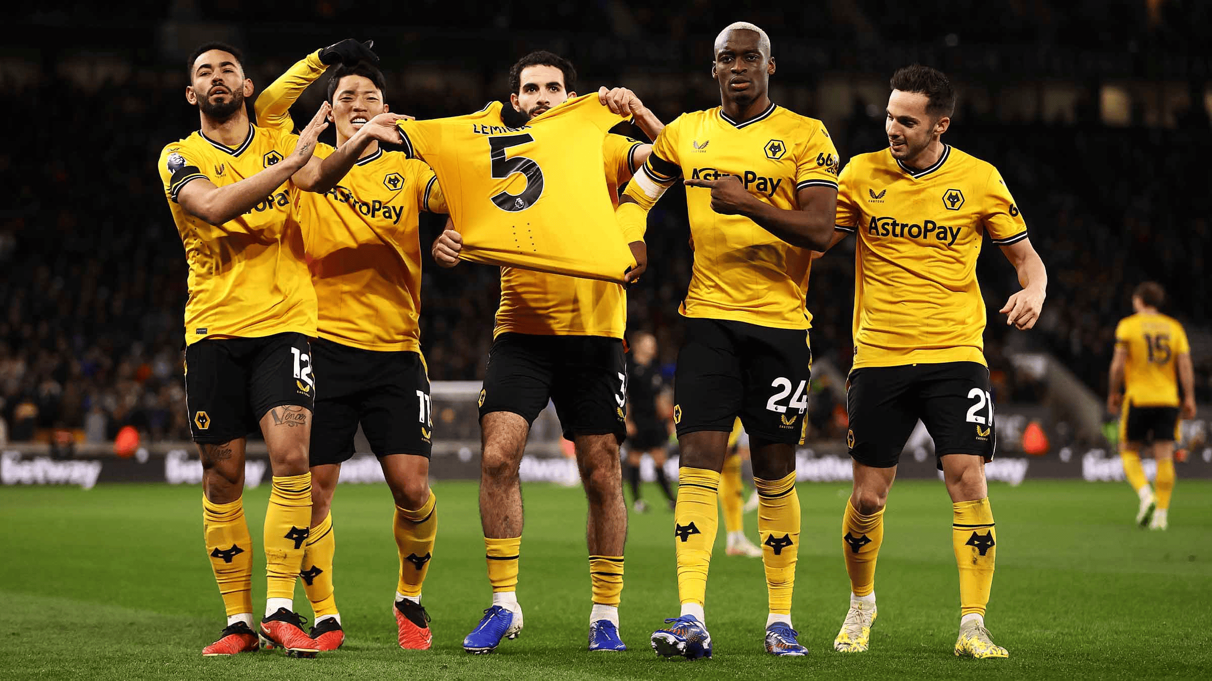 门兴格拉德巴赫训练开放日,今晨遗憾出局引欢呼,足总杯在即,团队化学反应显著 门兴格拉德巴赫训练开放日,今晨遗憾出局引欢呼,足总杯在即,团队化学反应显著