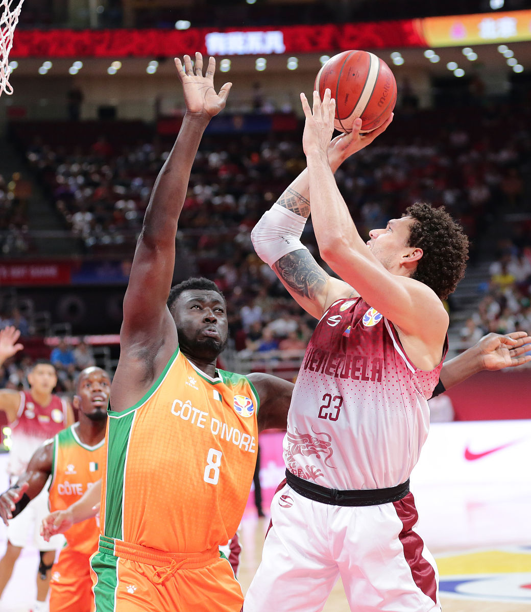 关于犹他爵士训练开放日,今晚远射贴柱引欢呼,NBA总决赛在即,更衣室氛围转暖的信息 关于犹他爵士训练开放日,今晚远射贴柱引欢呼,NBA总决赛在即,更衣室氛围转暖的信息