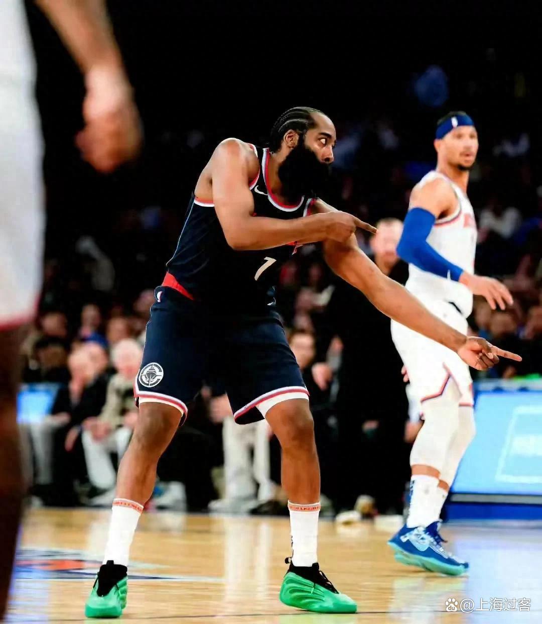 赛地聚焦：NBA常规赛关键时刻热度飙升；巴黎圣日耳曼再遭质疑；话题不断；球探报告显示潜力的简单介绍